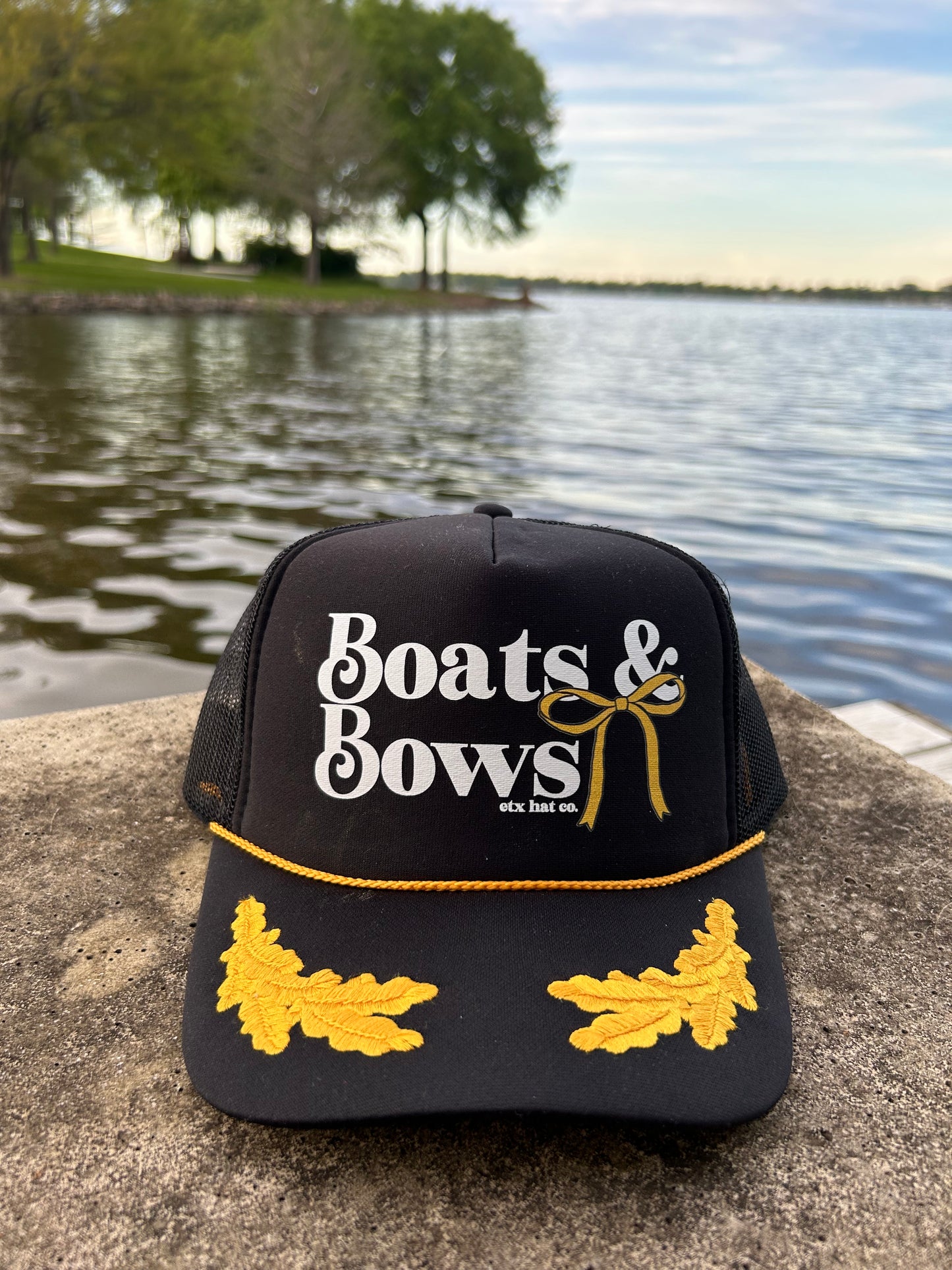 Boats & Bows - Golden